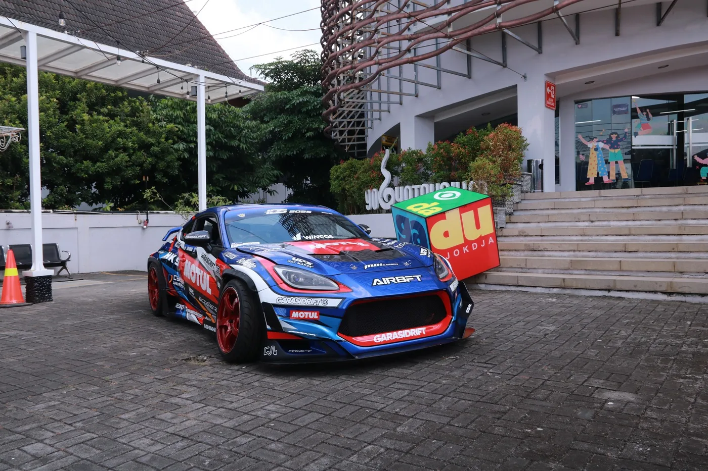 Luncurkan Kolaborasi Edisi Terbatas Bernuansa Otomotif dan Budaya Lokal di Yogyakarta
