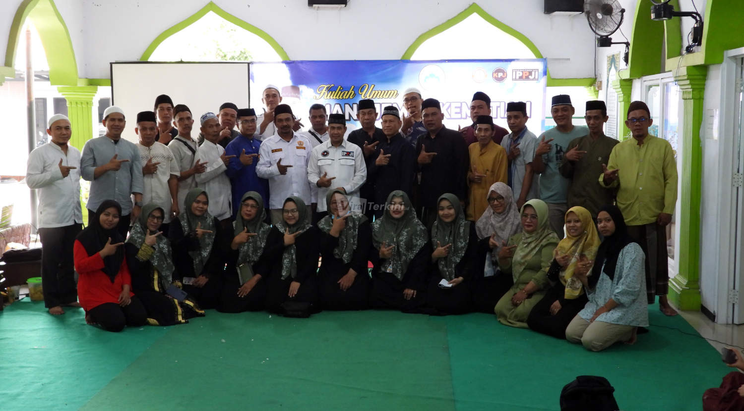 Agenda Mulia Dari DKM Masjid Jami Al Mujahidin Peninggaran Dengan Peduli Sesama Peninggaran Dalam Berikan Kuliah Umum Gratis Kepada Warganya