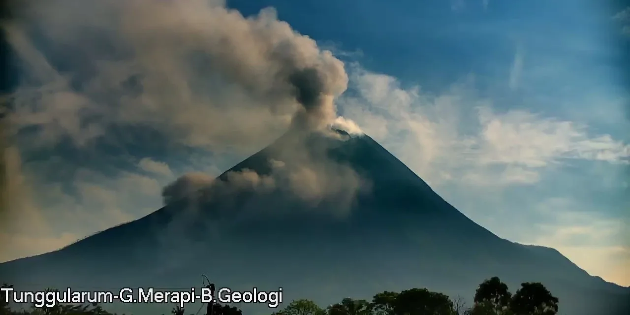 Gunung Merapi Alami Tiga Kali Awan Panas Guguran dalam Sepekan, Aktivitas Vulkanik Meningkat dan Status Tetap Siaga