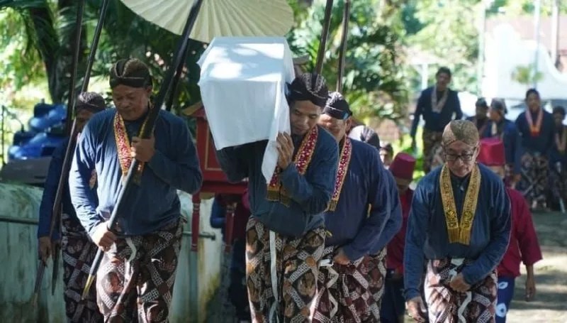 Tradisi Nyadran Abdi Dalem Keraton Yogyakarta dalam Hajad Dalem Kuthomoro