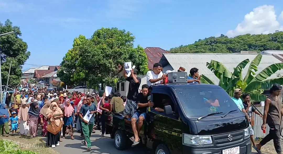 ​Tuntut Keadilan bagi Ustad Ali Abas, Masyarakat Tiga Desa di Patani Barat Turun ke Jalan. Ini Tuntutannya!