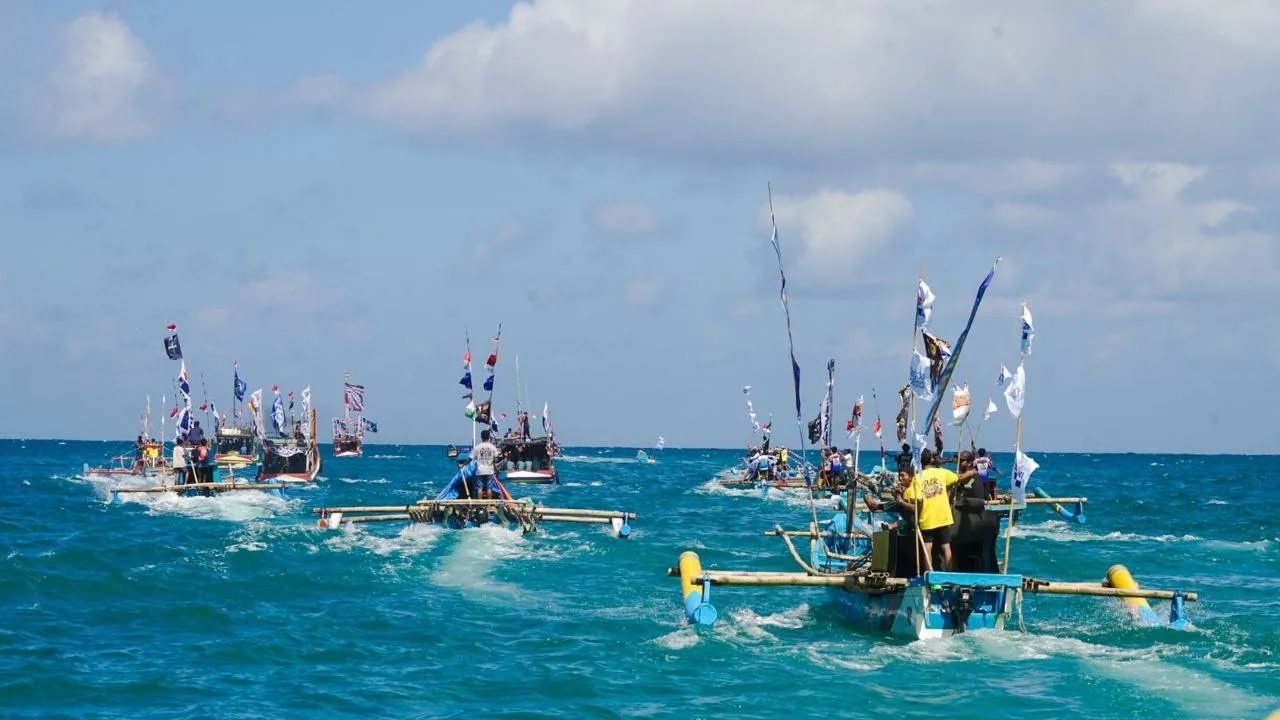 Petik Laut Sadeng Gunungkidul 2026, Ribuan Warga Padati Pelabuhan Saksikan Larung Sesaji sebagai Wujud Syukur Nelayan
